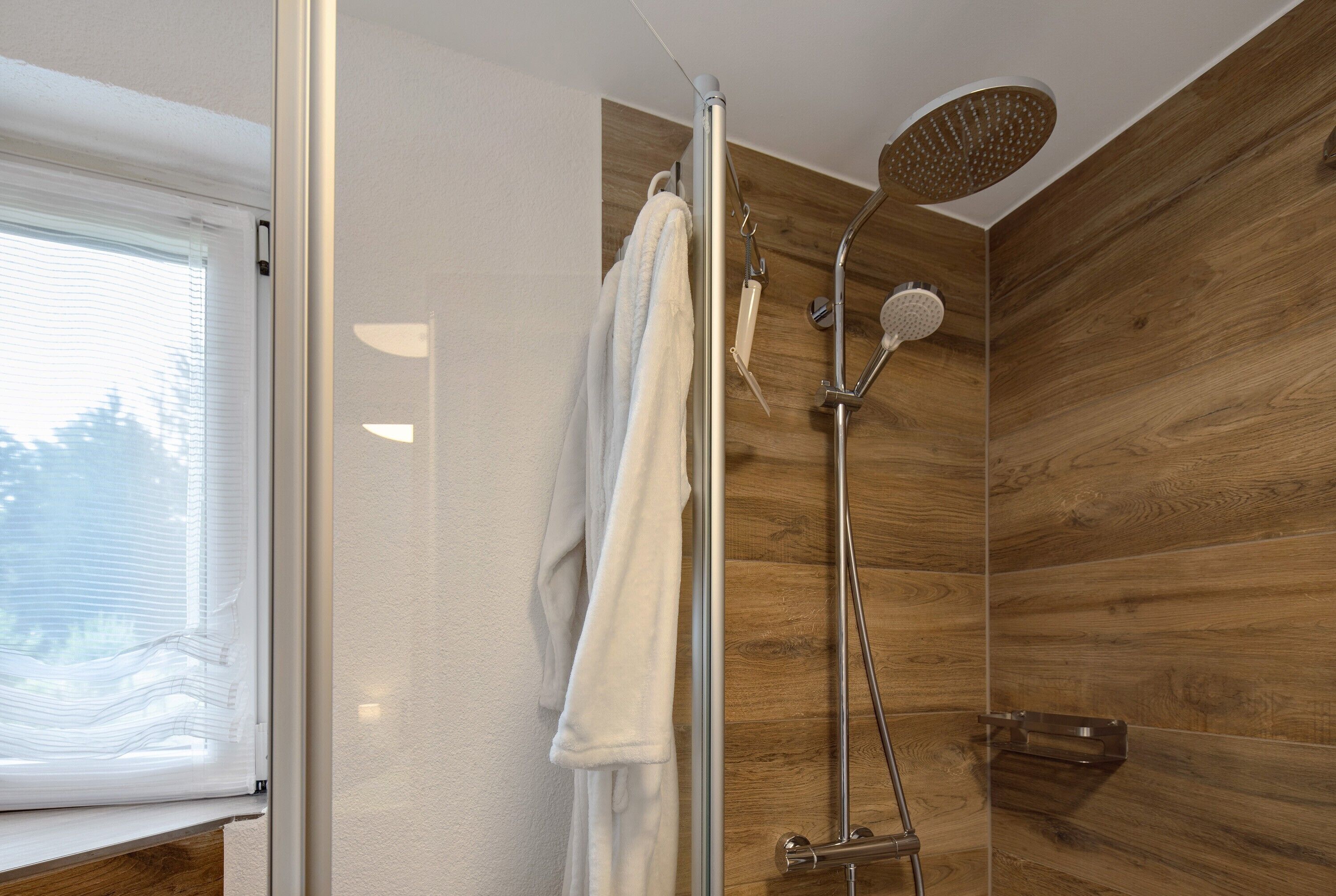 Dusche, kostenlose Toilettenartikel, Haartrockner, Bademäntel