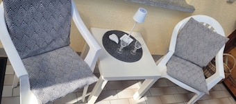 Holiday Apartment "Am Strohberg" with Balcony and Wi-Fi