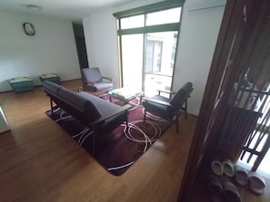 TV - Masayoshi's Inn 3 years after remodeling Rates are for up to 3 persons per room. Free access to common areas. It is a quiet, Japanese-style inn. Taiwanese, English, Japanese live dialogue. No accommodation for elementary school students and younger. (Ayautagun)