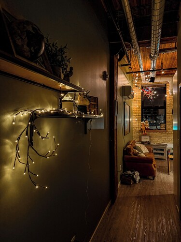 Cozy 2-Bedroom Loft in DT! Walking distance to the Forks and Canada Life Centre
