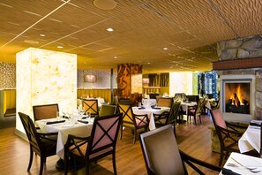 Dining - Luxury 2BR 2BT Ski in/out to Red Pine Gondola Canyons Village @ Westgate Resort! (Park City)