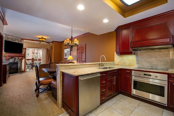 Fridge, microwave, oven, stovetop - Luxury 2BR 2BT Ski in/out to Red Pine Gondola Canyons Village @ Westgate Resort! (Park City)