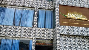 A building with a sign for 'Hotel Basant Palace Flavors restaurant'. - Hotel Basant Palace (Gopadbanas)