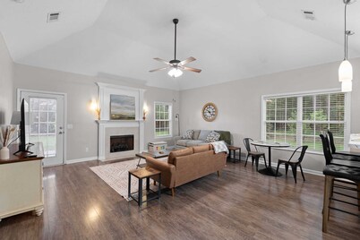 Quiet Family Home - Near Everything!
