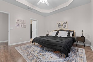 2 bedrooms, iron/ironing board, travel crib, WiFi - Quiet Family Home - Near Everything! (Statesboro)