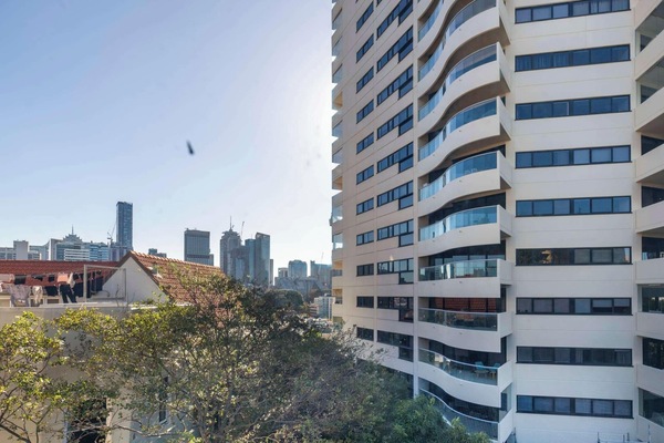 Architect Harry Seidler Horizon Building right across the road