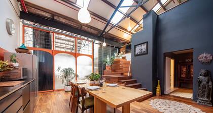 Spacious Warehouse Conversion, 2 Bdrms & Parking
