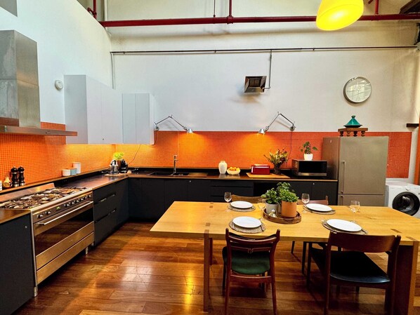 Fridge, microwave, oven, stovetop - Spacious Warehouse Conversion, 2 Bdrms & Parking (Footscray)