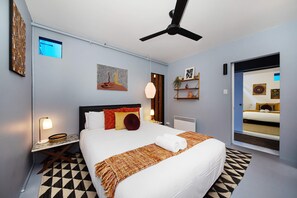 2 bedrooms, desk, iron/ironing board, WiFi - Spacious Warehouse Conversion, 2 Bdrms & Parking (Footscray)