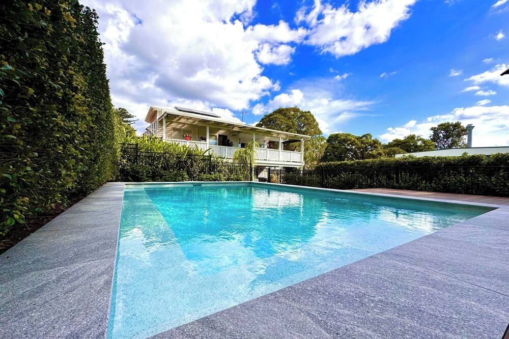 3 Bdrm Queenslander Outdoor Dining Pool & Parking