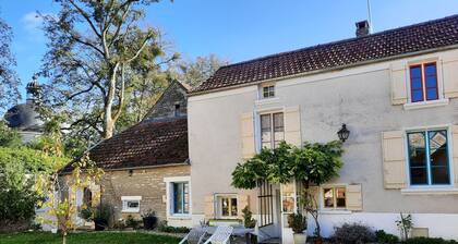 Belle Maison de Campagne en Bourgogne Ă 2 Heures de Paris