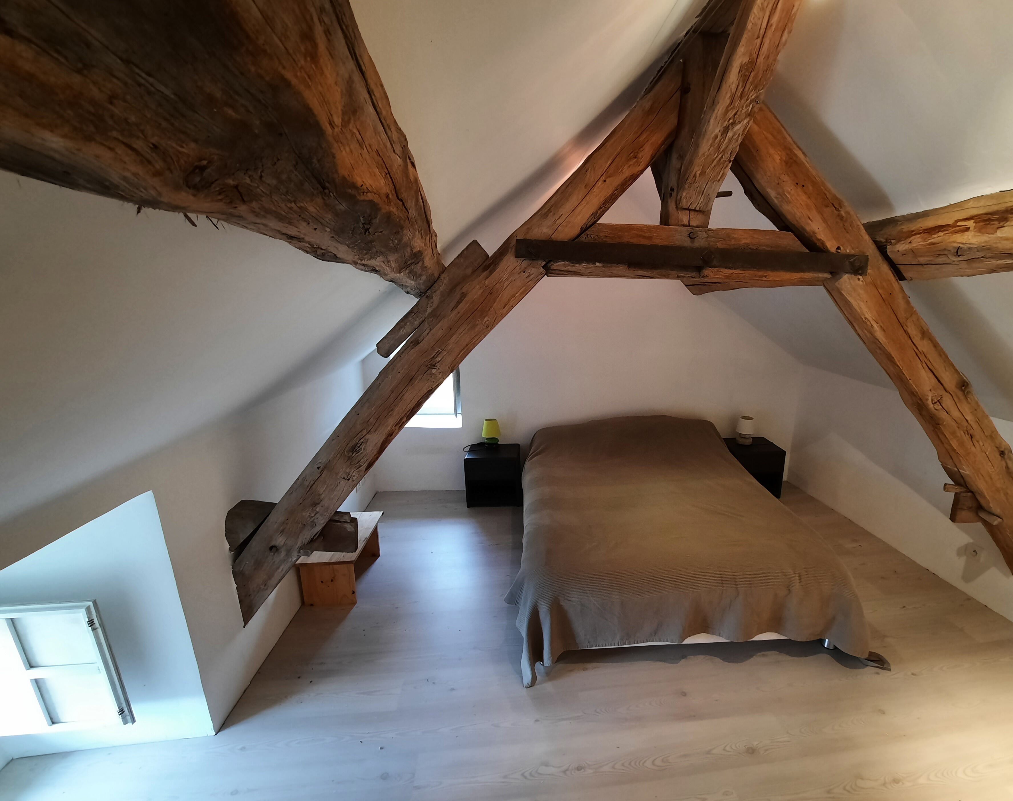 2 chambres, fer et planche à repasser, Wi-Fi, draps fournis