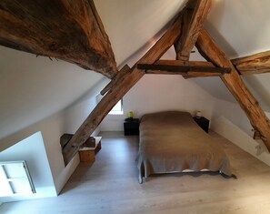 2 habitaciones, tabla de planchar con plancha, wifi y ropa de cama