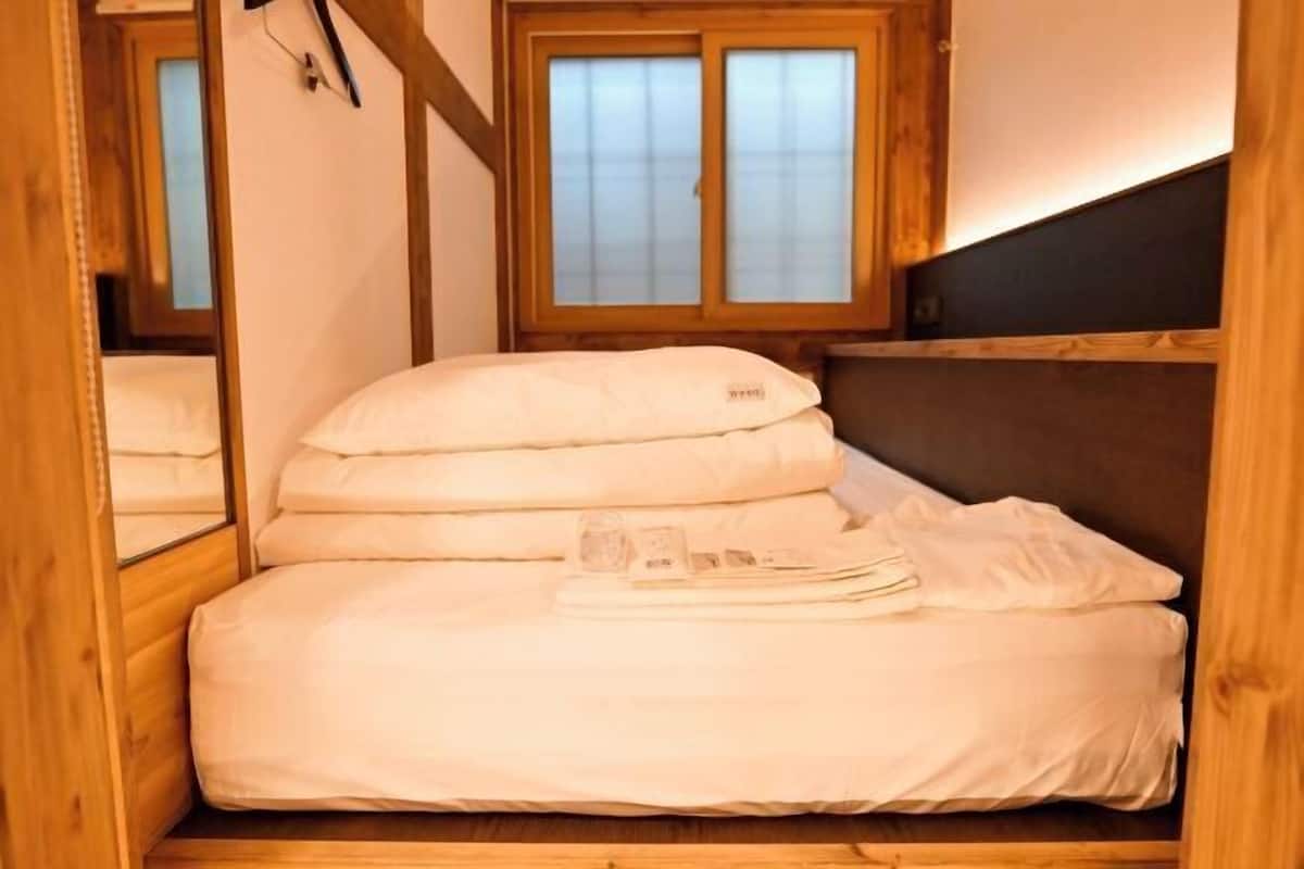 Premium bedding, in-room safe, blackout curtains, free WiFi