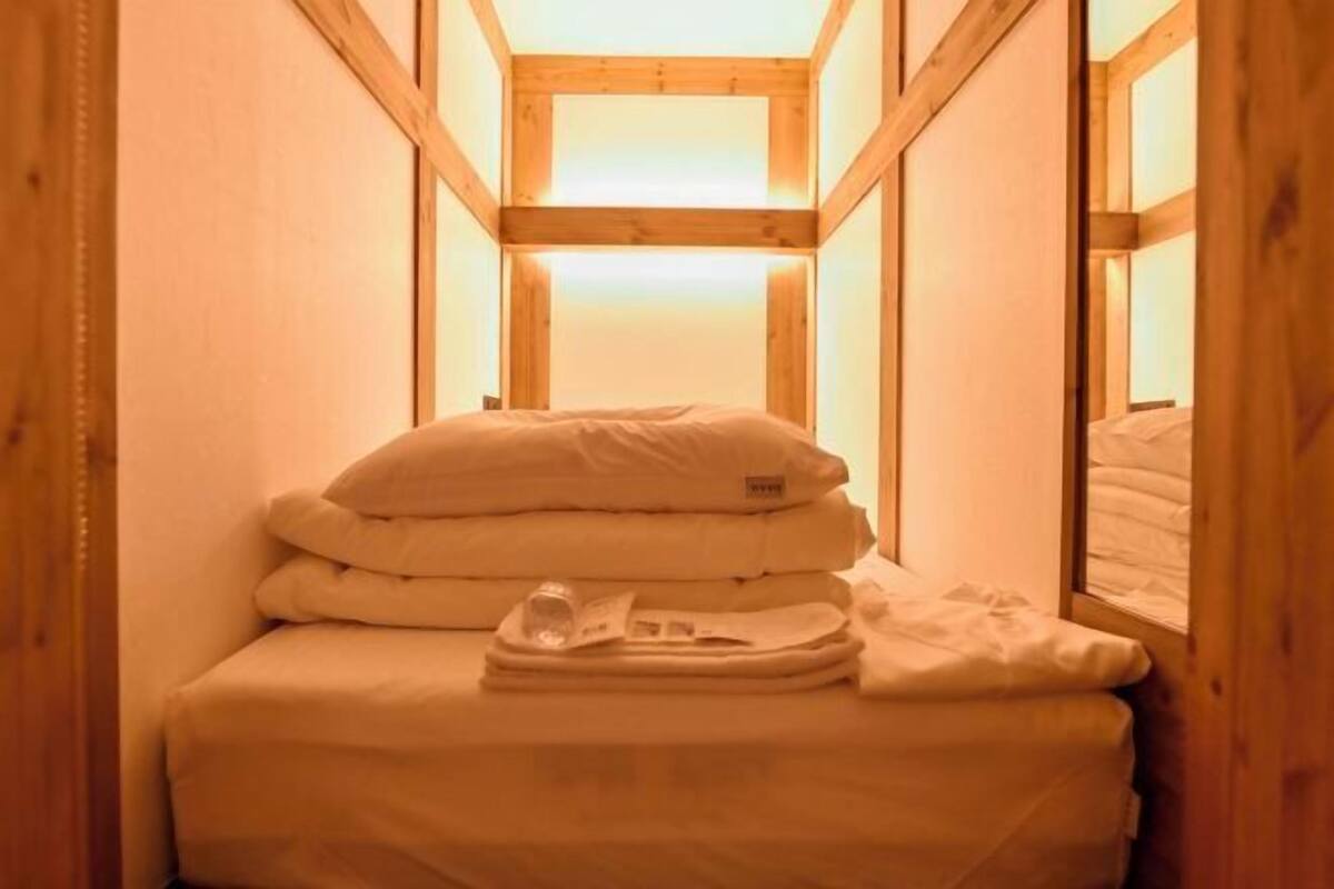 Bộ đồ giường cao cấp, két bảo mật tại phòng, màn/rèm cản sáng 