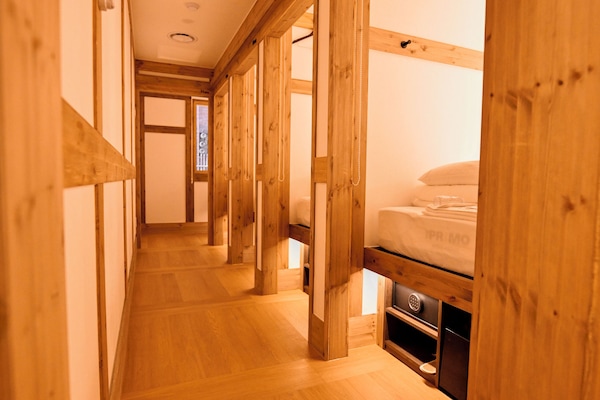 Premium bedding, in-room safe, blackout curtains, free WiFi