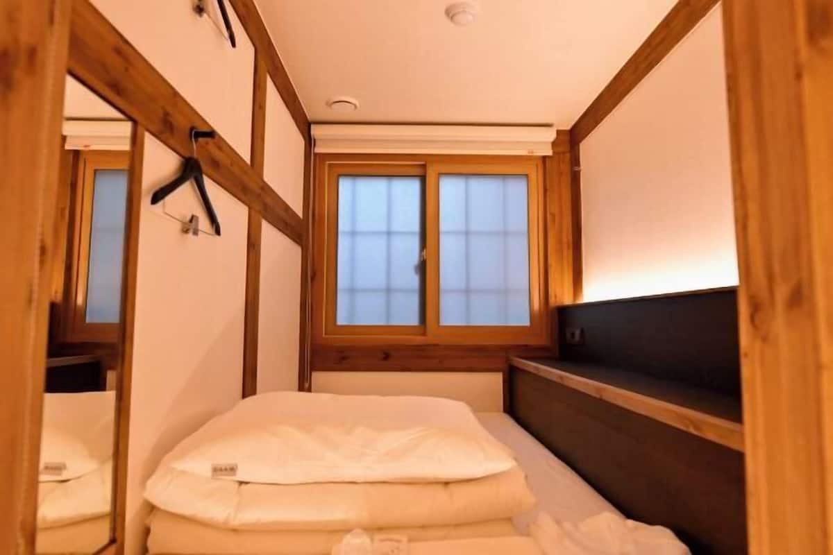 Premium bedding, in-room safe, blackout curtains, free WiFi