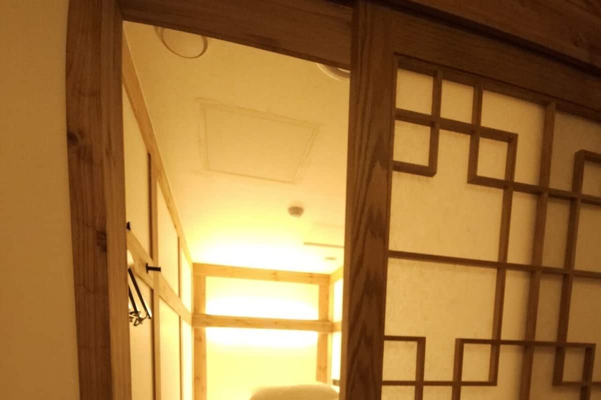 Premium bedding, in-room safe, blackout curtains, free WiFi
