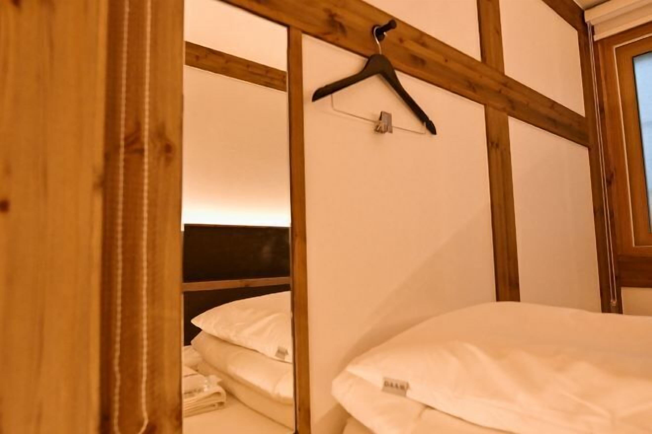 Premium bedding, in-room safe, blackout drapes, free WiFi