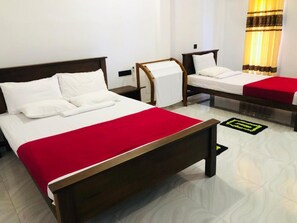 3 bedrooms, WiFi, bed sheets - Thuru Sevana Villa (Kimbissa)