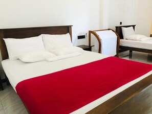 3 bedrooms, WiFi, bed sheets - Thuru Sevana Villa (Kimbissa)