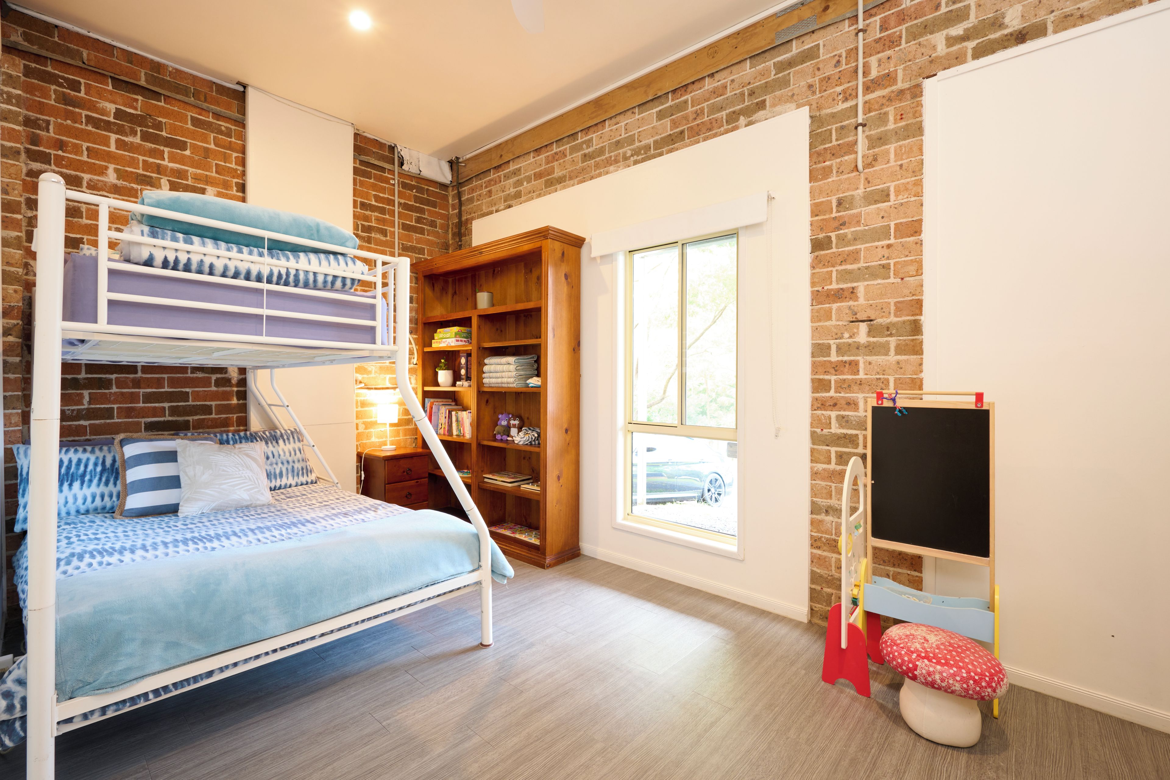 2 bedrooms, desk, travel cot, WiFi