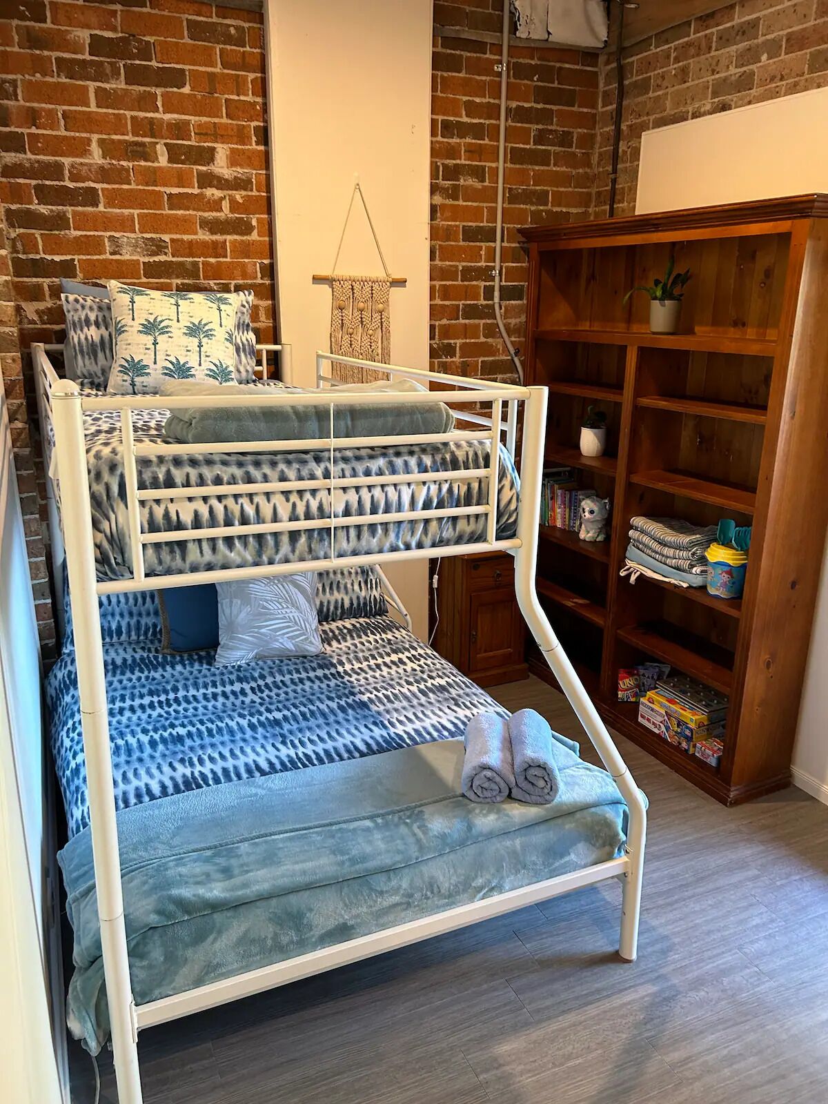 2 habitaciones, escritorio, cuna de viaje y wifi 