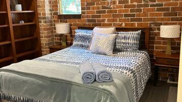 2 soverom, skrivebord, reiseseng for barn og wi-fi