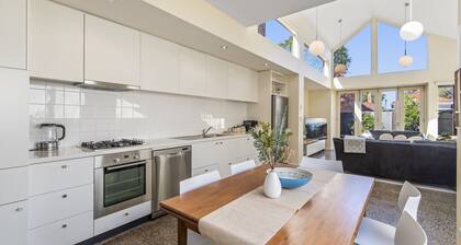 Gorgeous 2-Bed Victorian Home in Artsy Suburb