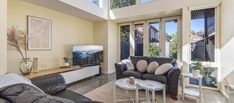 Gorgeous 2-Bed Victorian Home in Artsy Suburb