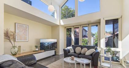 Gorgeous 2-Bed Victorian Home in Artsy Suburb