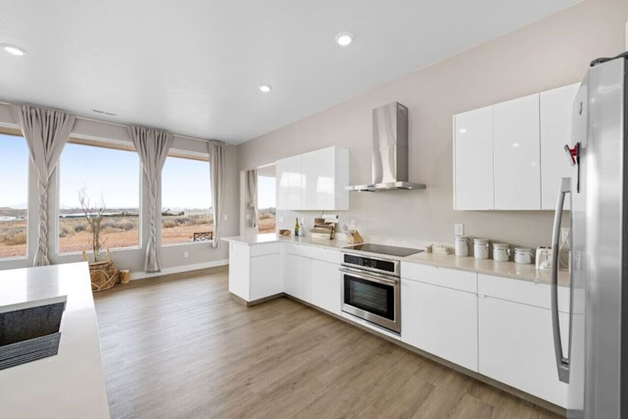 冰箱、微波炉、烤箱、炉灶