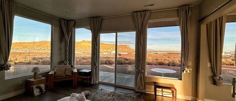 6 bedrooms, desk, iron/ironing board, free WiFi