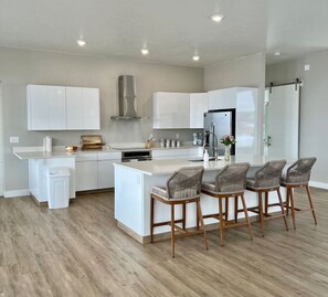 Fridge, microwave, oven, stovetop - The Smoking Mirrors~ Dual Luxury Home Experience (Big Water)