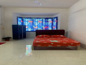 Room, 1 Double Bed, Private Bathroom | Laptop workspace, free WiFi, bed sheets