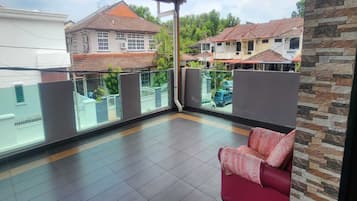 Single Room, Shared Bathroom | Laptop workspace, free WiFi, bed sheets