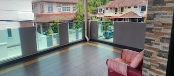 Hotel O Hifi Rooms