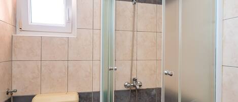 Douche, serviettes fournies