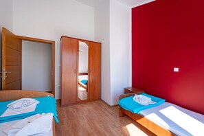 2 bedrooms, internet, bed sheets