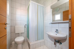 Shower, towels