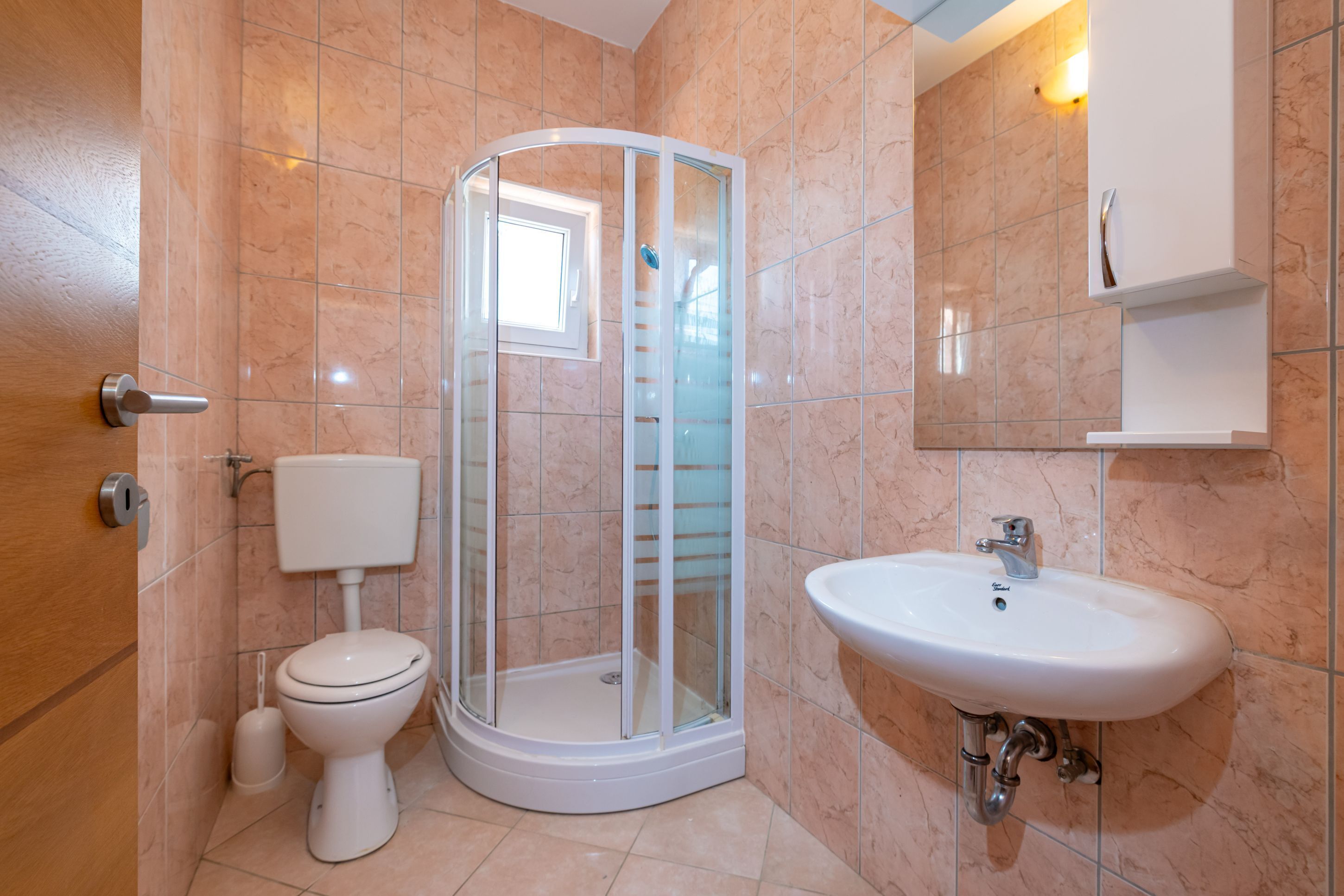 Douche, serviettes fournies