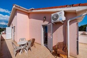 Outdoor dining - BonVie Apartments in Center B3 (Novalja)