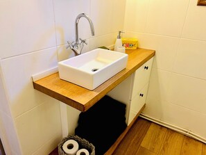 Dusche, Handtücher, Seife, Shampoo