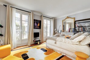 3 soverom, strykejern/-brett, internettilgang og sengetøy