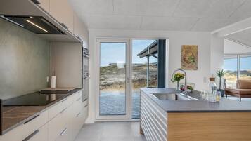 Réfrigérateur, micro-ondes, four, lave-vaisselle