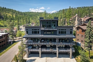 Exterior - Luxury Ski-In/Ski-Out. Elevator, Game Room, Views! (Whitefish)