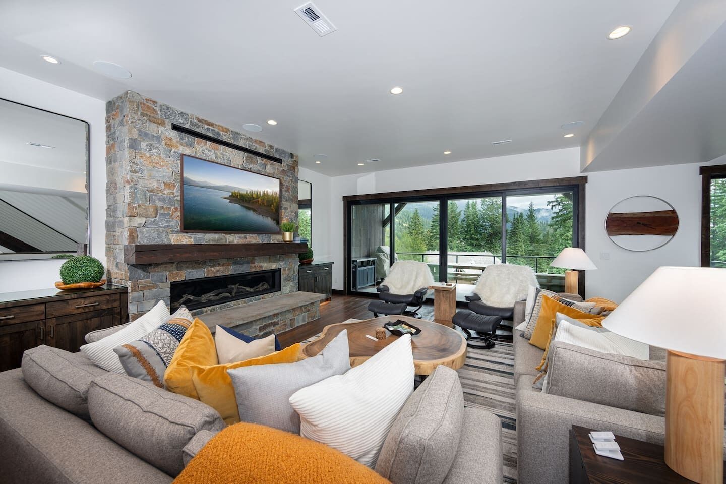 スマートテレビ、暖炉、テレビゲーム、卓球台