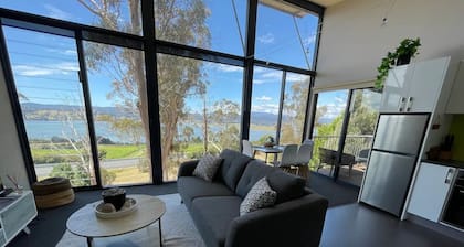 Panoramic views from your stunning 'Treehouse'