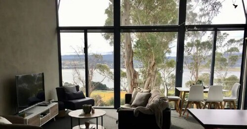 Panoramic views from your stunning 'Treehouse'