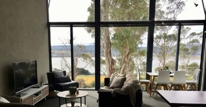 Panoramic views from your stunning 'Treehouse'